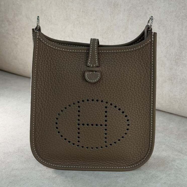 hermes-evelyne-etoupe-togo-palladium-hardware-photo Hermès Evelyne PM, Togo, Etoupe, Palladium Hardware