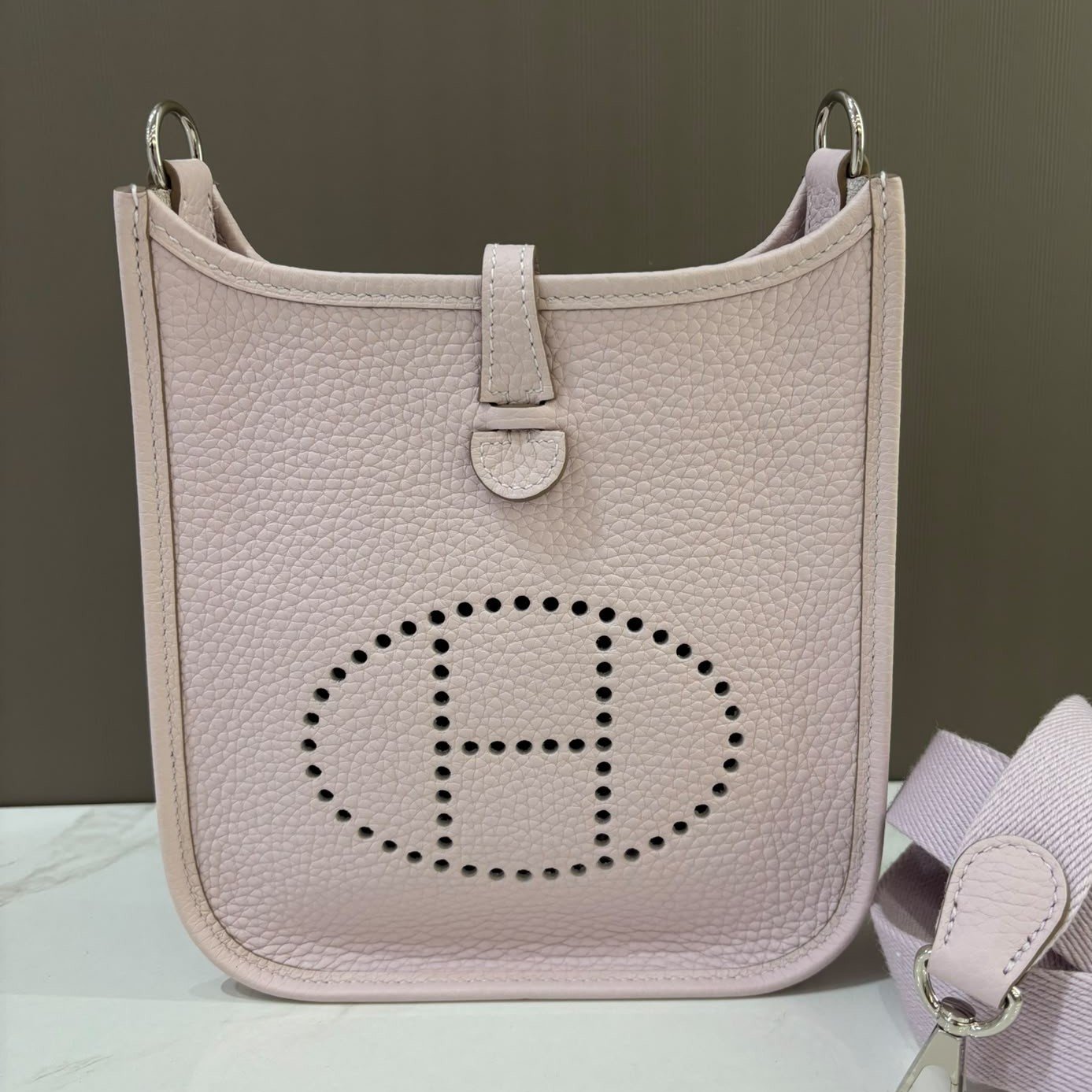 hermes-evelyne-mini-mauve-pale-clemence-palladium-photo Hermès Evelyne Mini bag in Mauve Pale Clemence leather with Palladium hardware