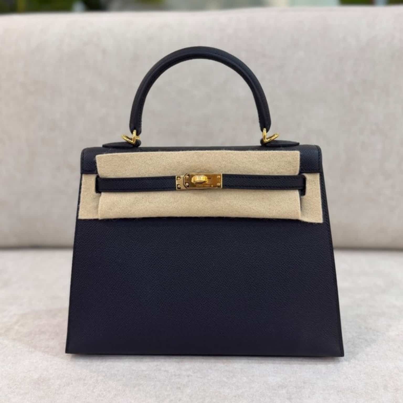 hermes-kelly-25-sellier-black-epsom-gold Hermès Kelly 25 Sellier Black Epsom gold hardware, brand new