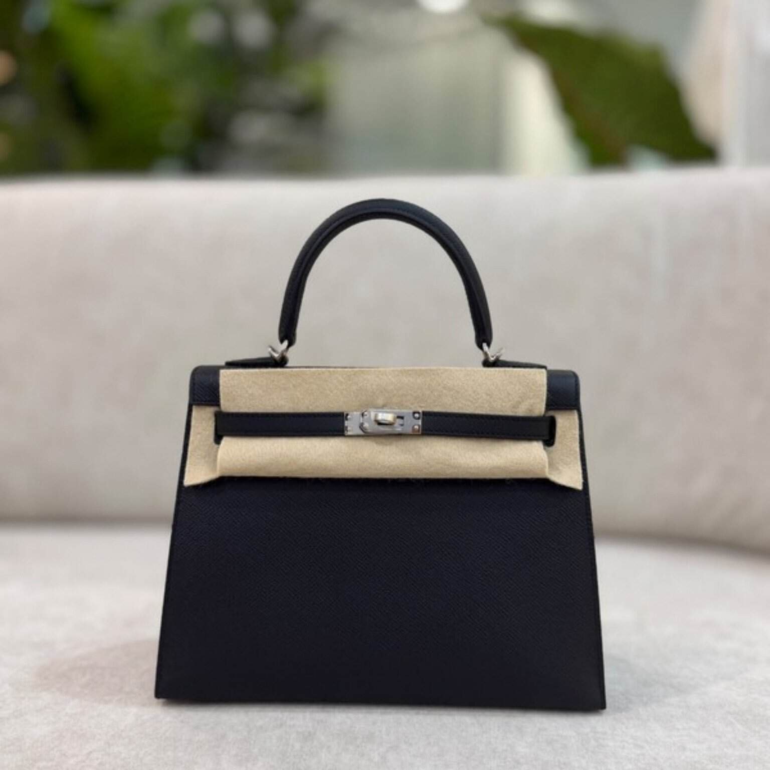 hermes-kelly-25-sellier-black-epsom Hermès Kelly 25 Sellier Black Epsom palladium hardware, brand new