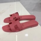 Hermès Oran sandals in Rose de Venise Epsom leather, side view