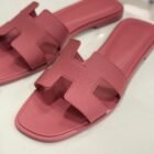 Hermès Oran sandal in Rose de Venise Epsom leather, close up of the H cut out strap