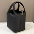 Hermès Picotin 18 Touch, Black, Clemence / Alligator, detail 1
